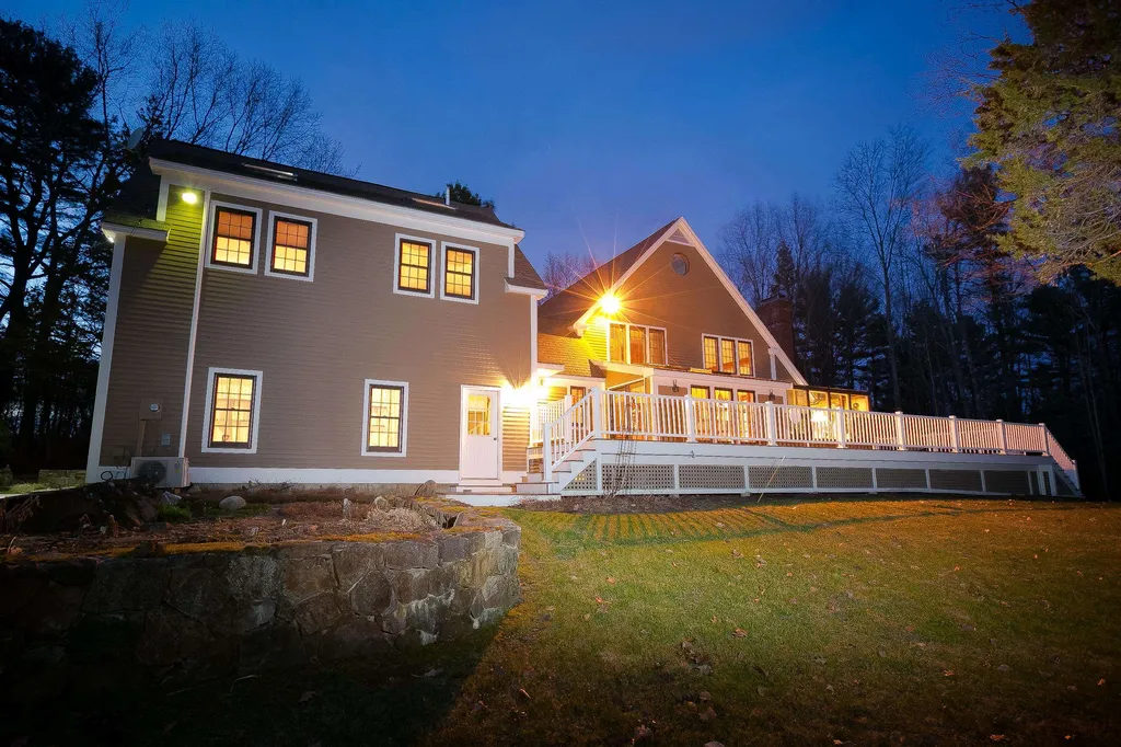 11 Victoria Drive Hampton Falls NH 03844