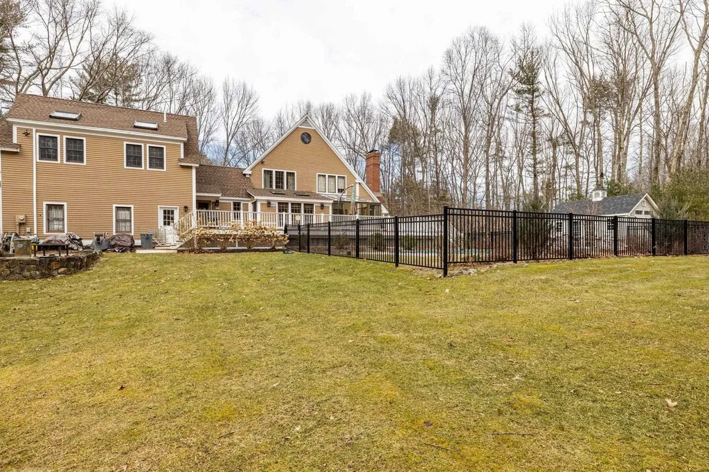 11 Victoria Drive Hampton Falls NH 03844
