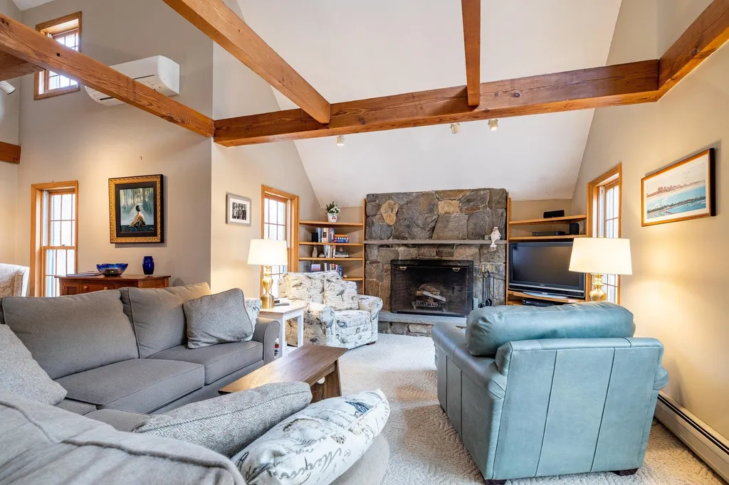 11 Victoria Drive Hampton Falls NH 03844