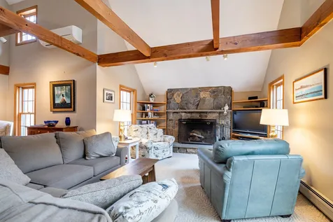 11 Victoria Drive Hampton Falls NH 03844