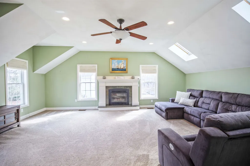 226 Shore Drive Salem NH 03079