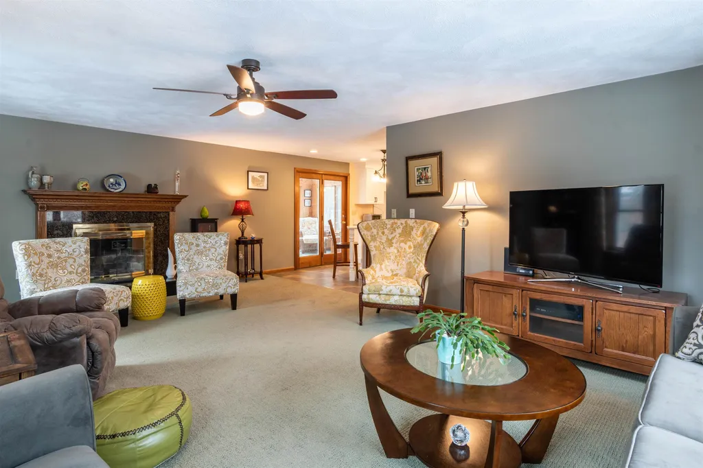 31 Cathedral Circle Nashua NH 03063