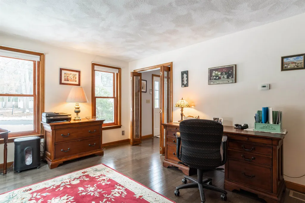 31 Cathedral Circle Nashua NH 03063
