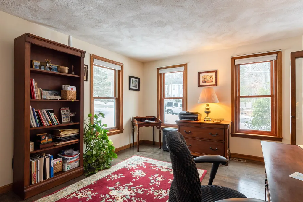 31 Cathedral Circle Nashua NH 03063