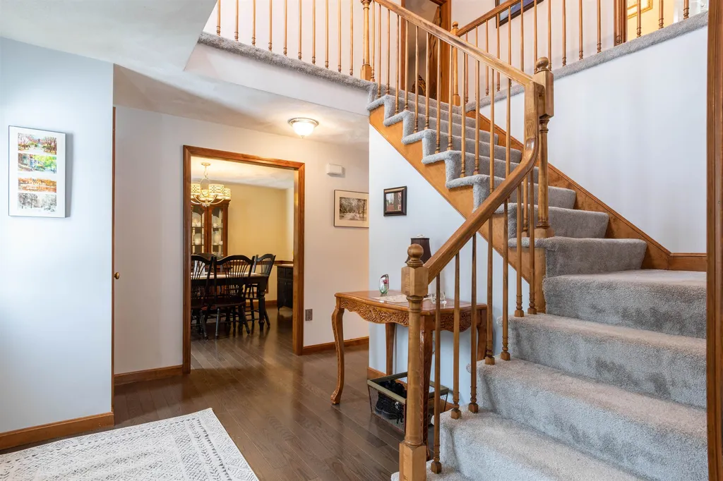 31 Cathedral Circle Nashua NH 03063