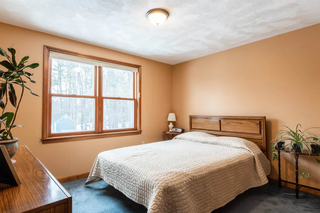 31 Cathedral Circle Nashua NH 03063