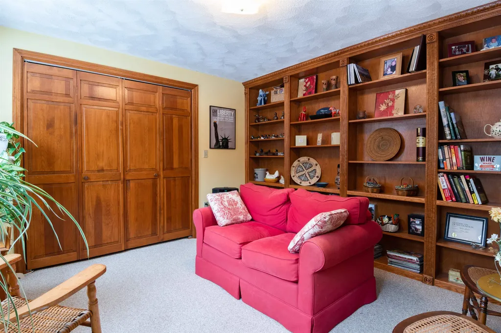 31 Cathedral Circle Nashua NH 03063