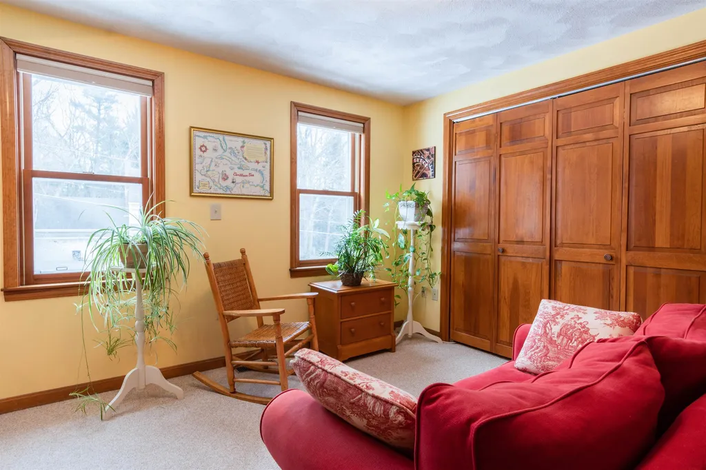31 Cathedral Circle Nashua NH 03063