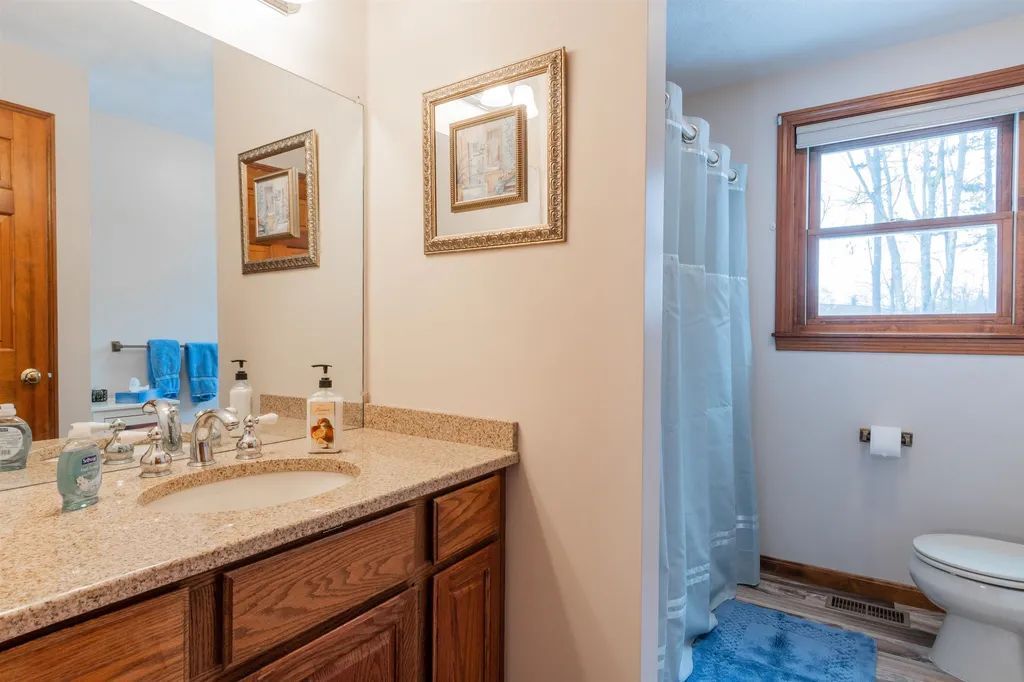 31 Cathedral Circle Nashua NH 03063