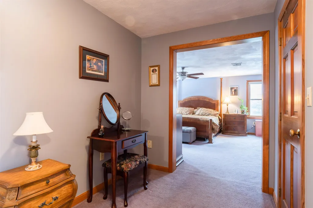 31 Cathedral Circle Nashua NH 03063