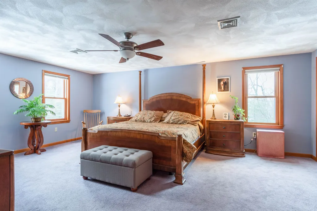 31 Cathedral Circle Nashua NH 03063