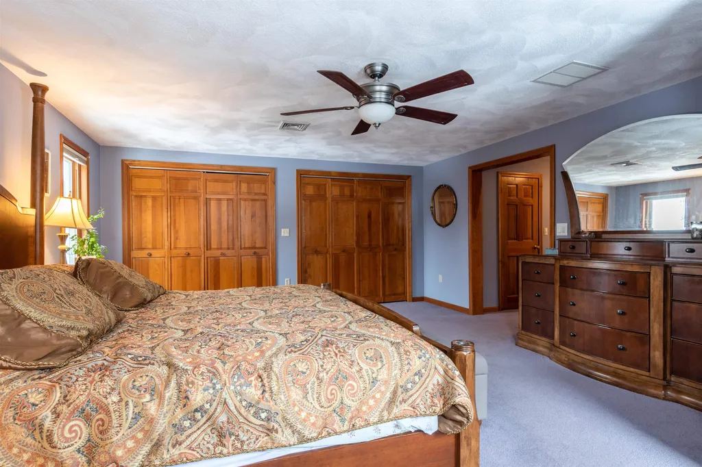 31 Cathedral Circle Nashua NH 03063