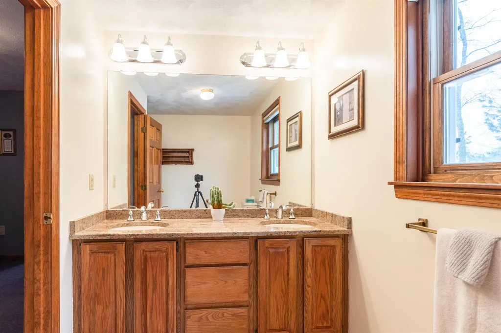 31 Cathedral Circle Nashua NH 03063