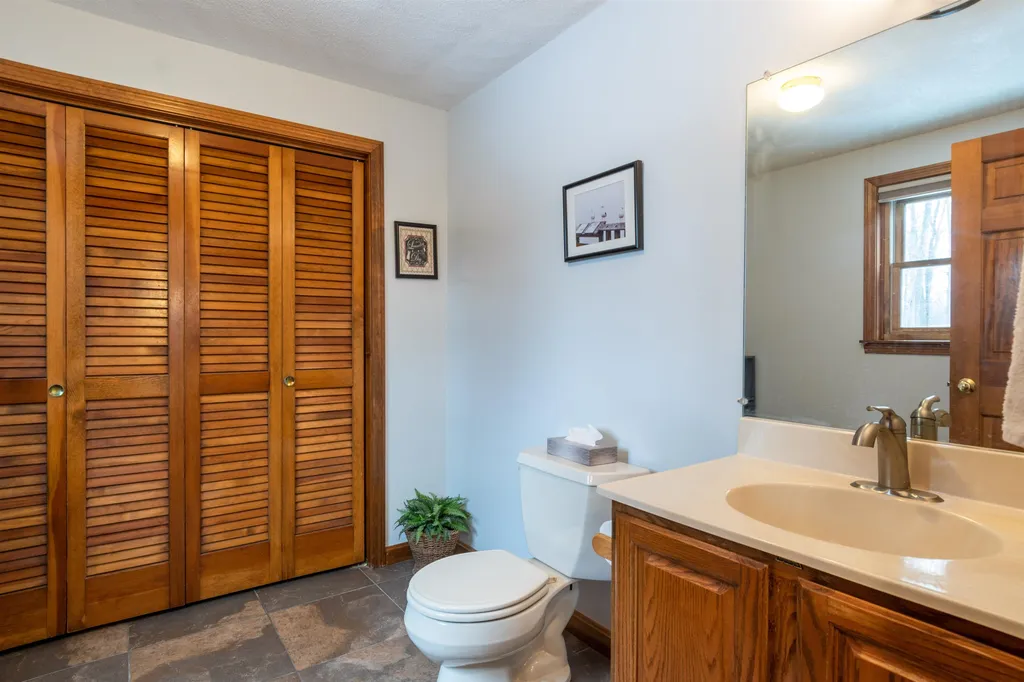 31 Cathedral Circle Nashua NH 03063