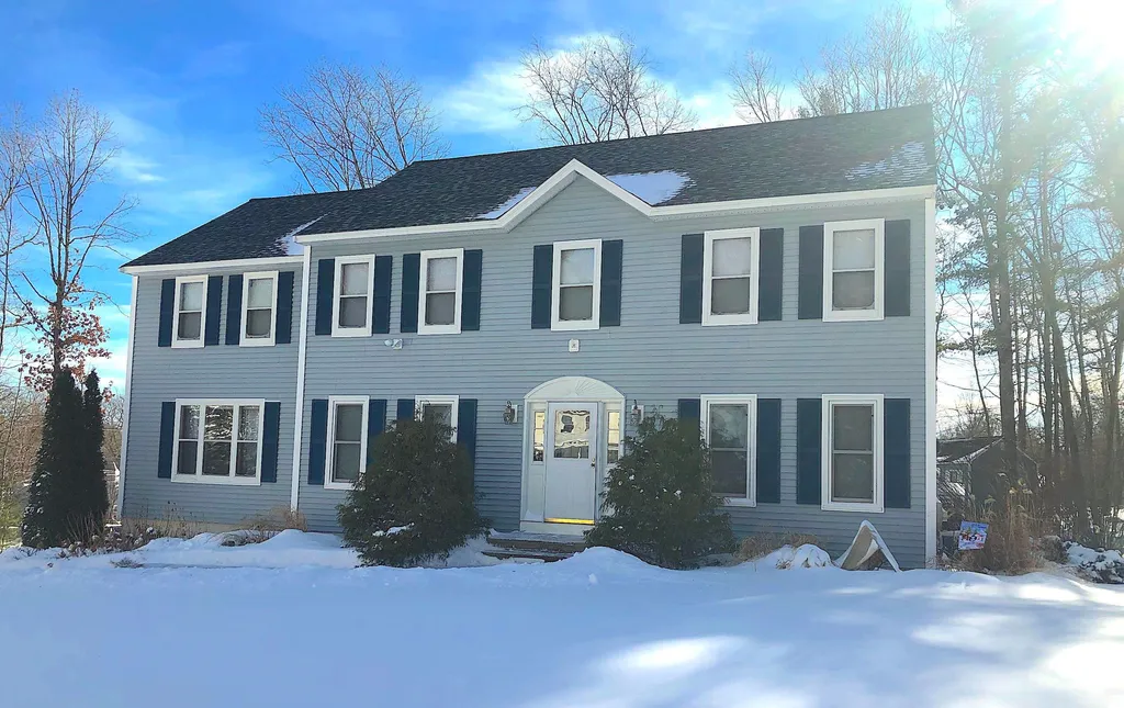 31 Cathedral Circle Nashua NH 03063