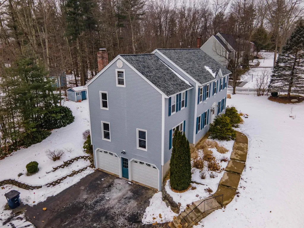 31 Cathedral Circle Nashua NH 03063