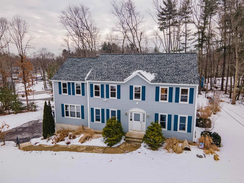 31 Cathedral Circle Nashua NH 03063