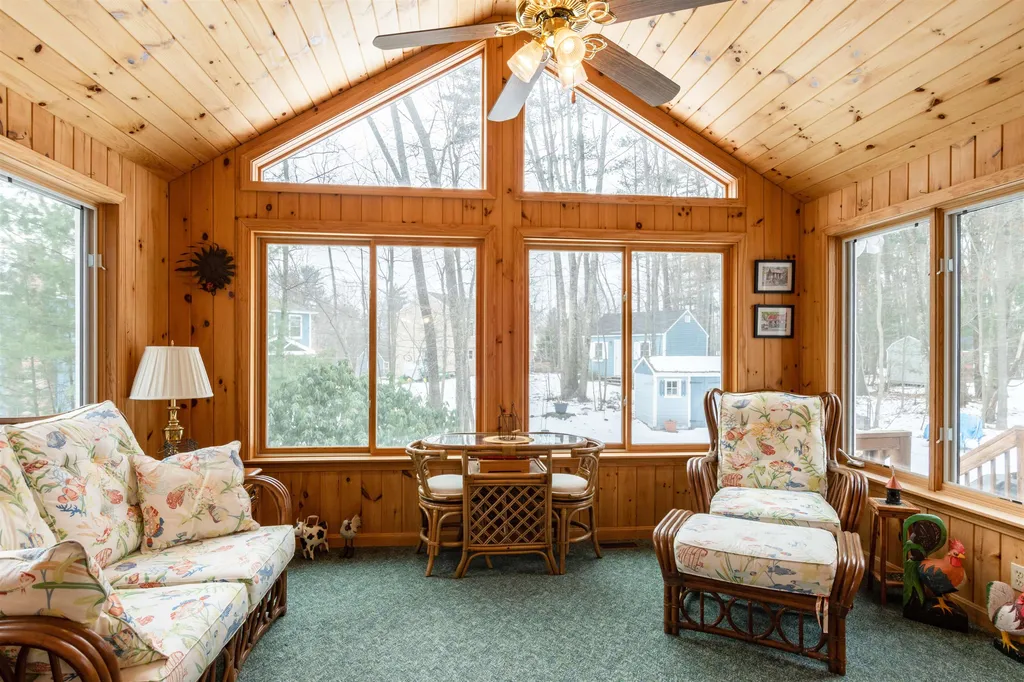 31 Cathedral Circle Nashua NH 03063