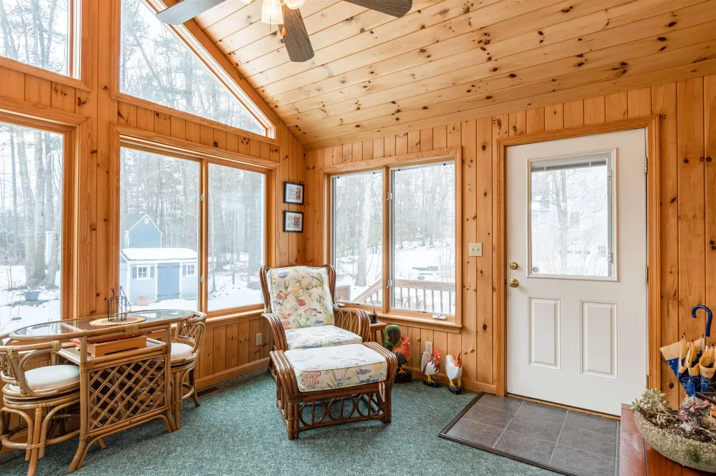 31 Cathedral Circle Nashua NH 03063