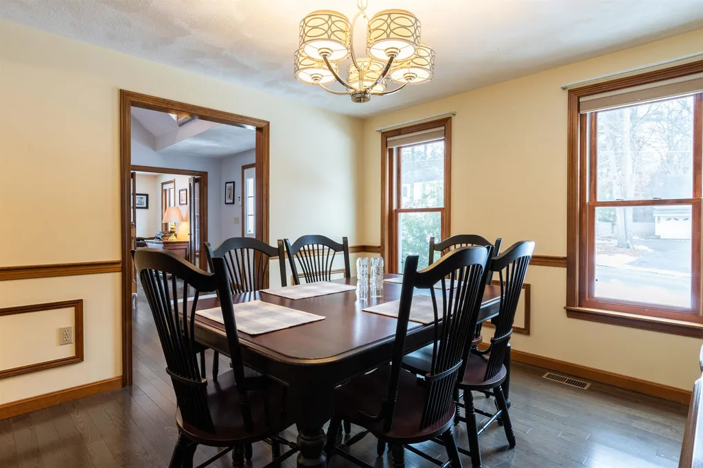 31 Cathedral Circle Nashua NH 03063