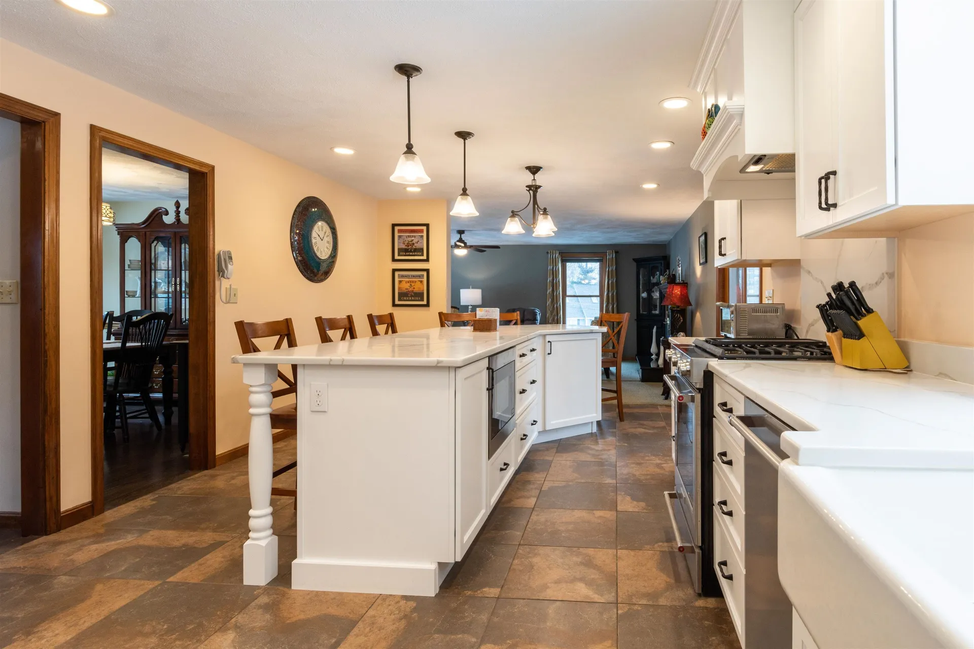 31 Cathedral Circle Nashua NH 03063