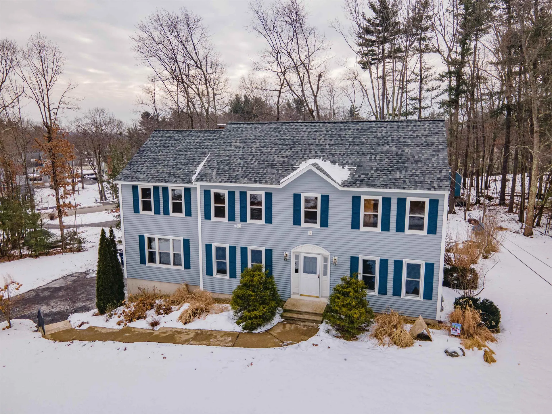 31 Cathedral Circle Nashua NH 03063