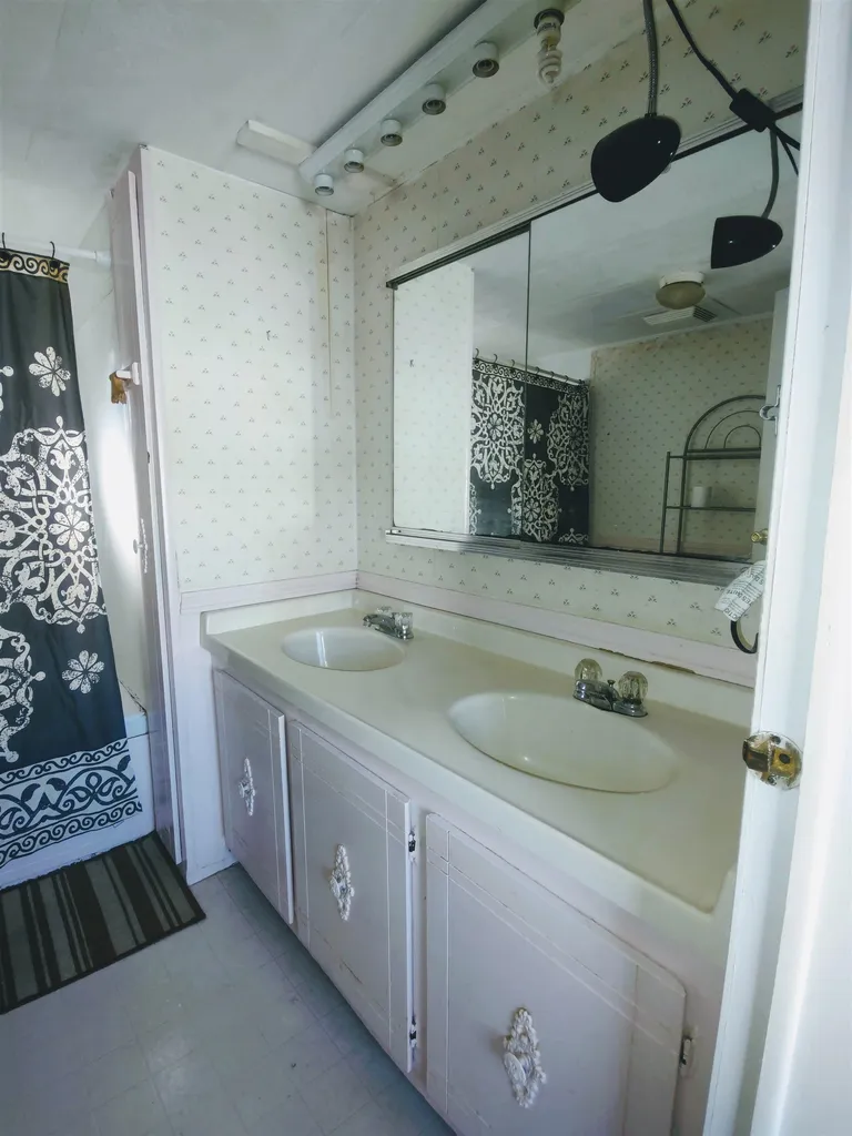 106 Sherwood Glen Somersworth NH 03878