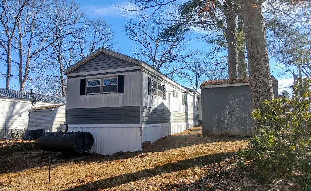 106 Sherwood Glen Somersworth NH 03878