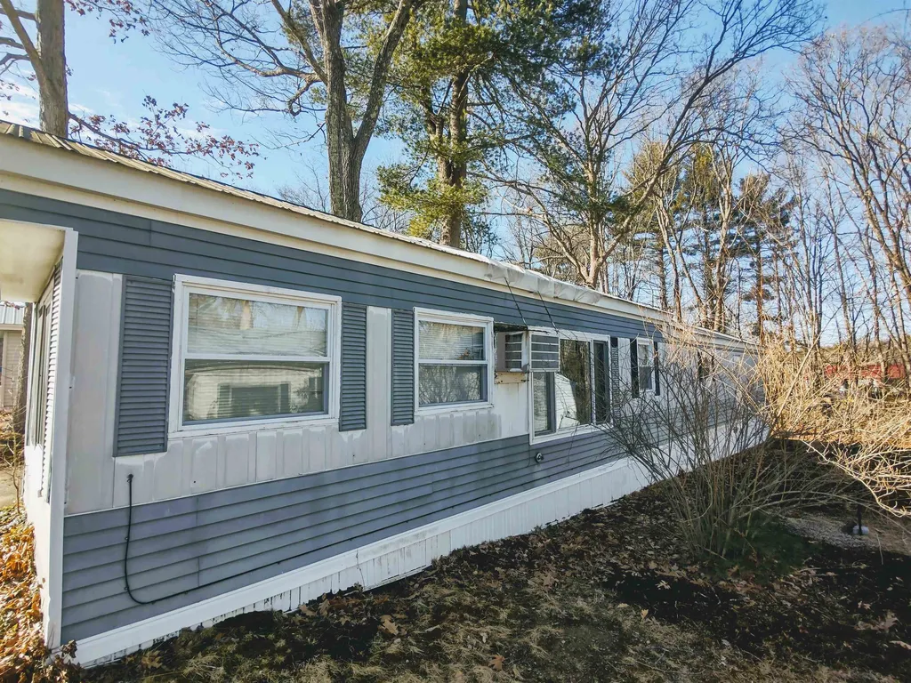 106 Sherwood Glen Somersworth NH 03878
