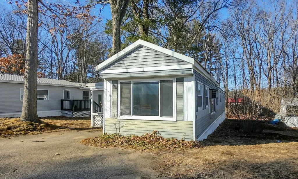 106 Sherwood Glen Somersworth NH 03878