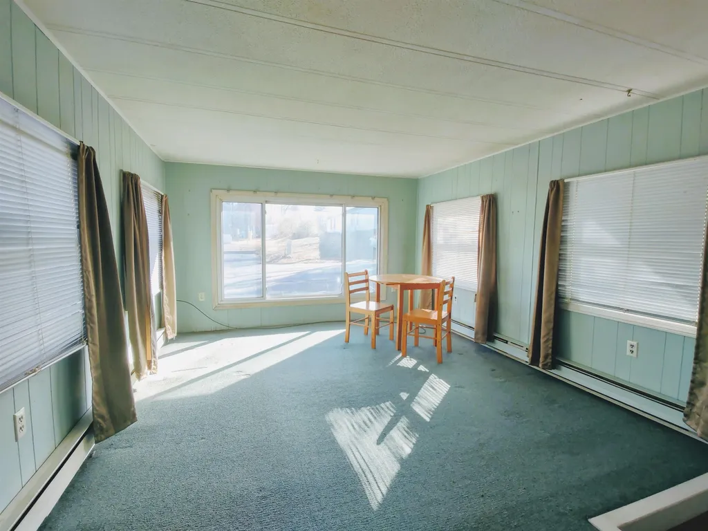 106 Sherwood Glen Somersworth NH 03878