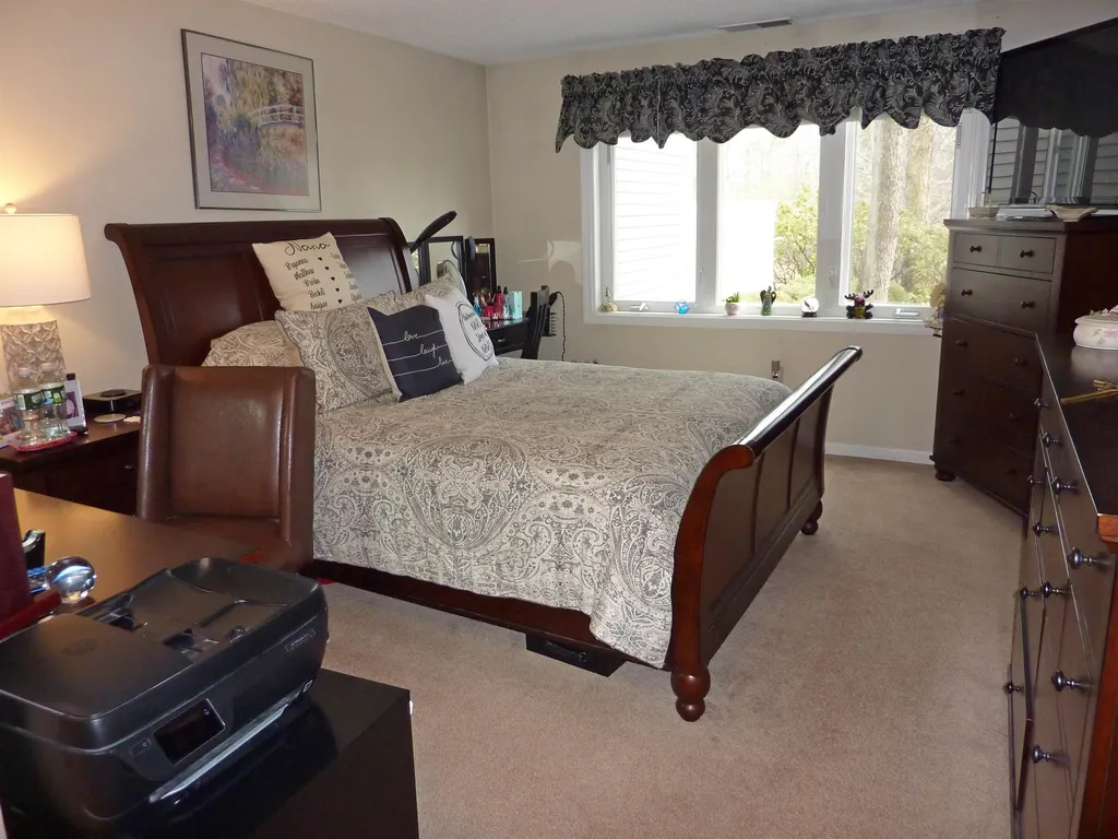 16 Ledgewood Hills Drive Nashua NH 03062