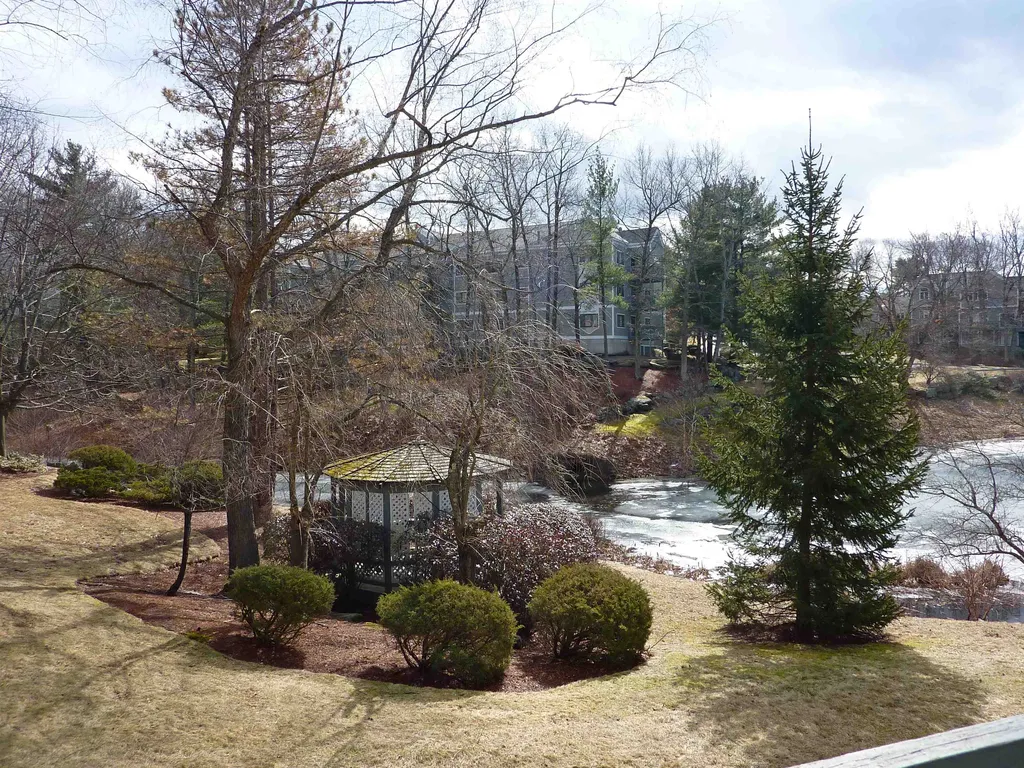 16 Ledgewood Hills Drive Nashua NH 03062