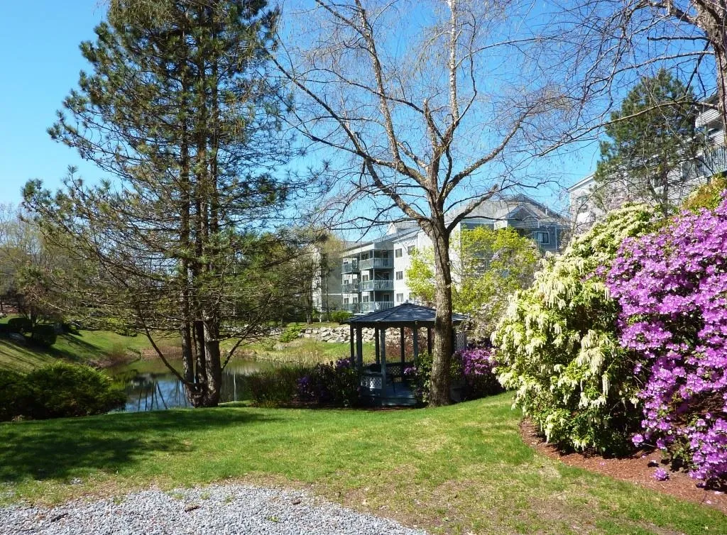 16 Ledgewood Hills Drive Nashua NH 03062