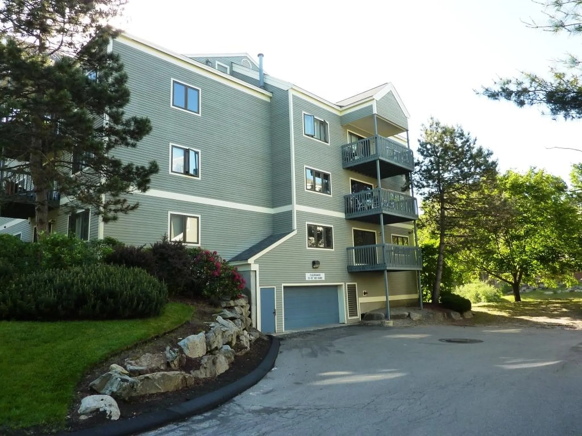 16 Ledgewood Hills Drive Nashua NH 03062