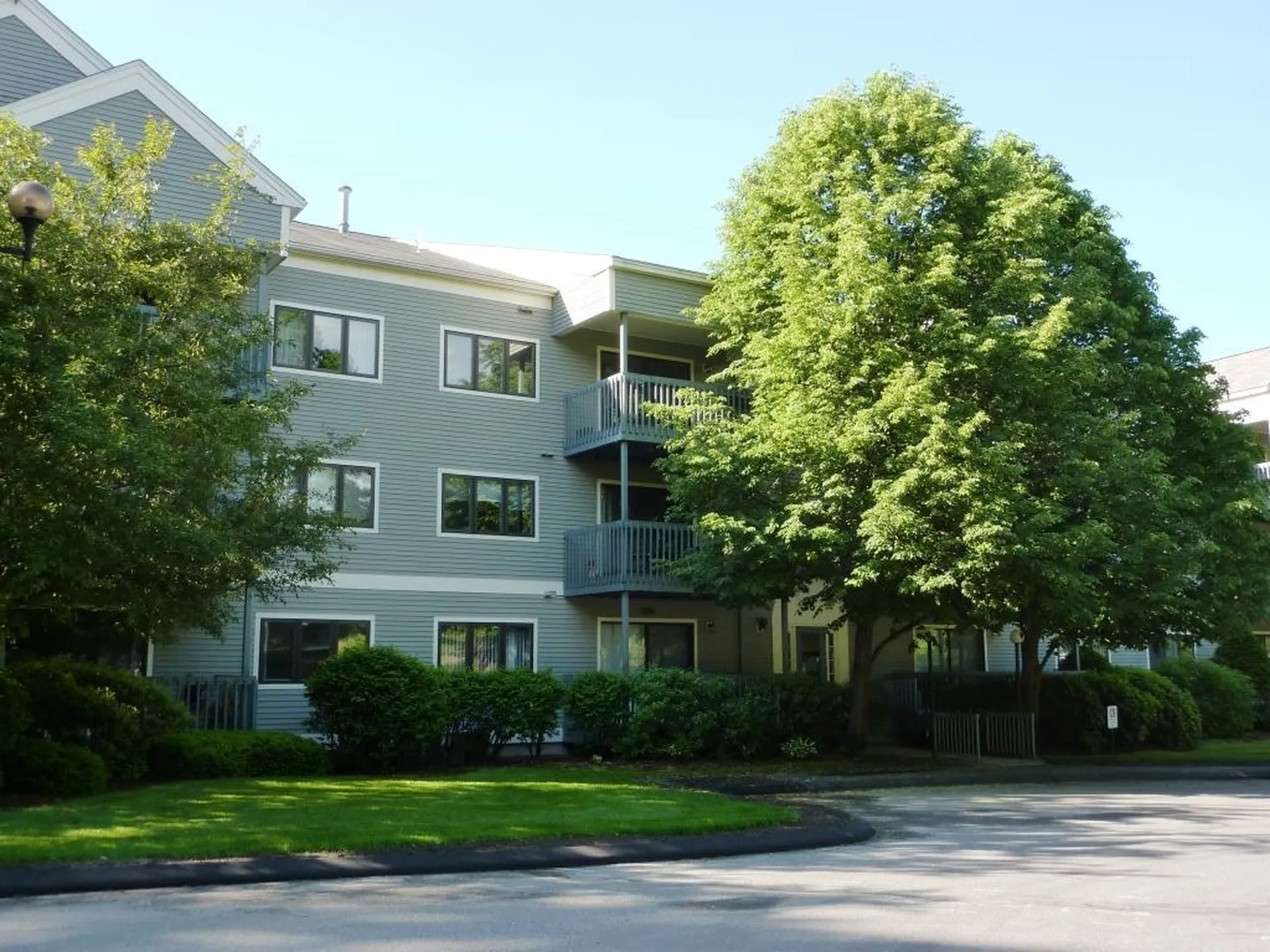 16 Ledgewood Hills Drive Nashua NH 03062
