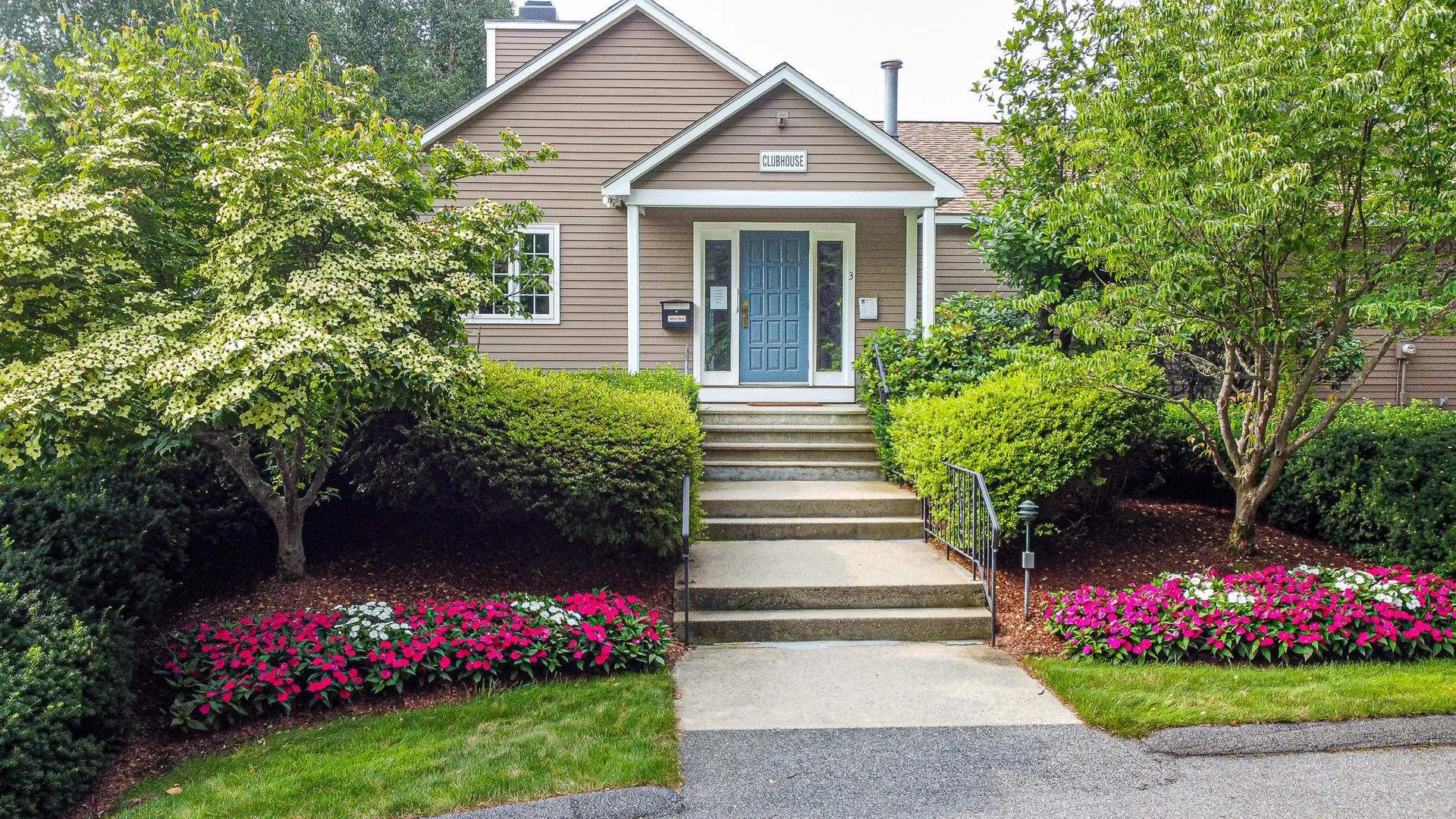 16 Ledgewood Hills Drive Nashua NH 03062