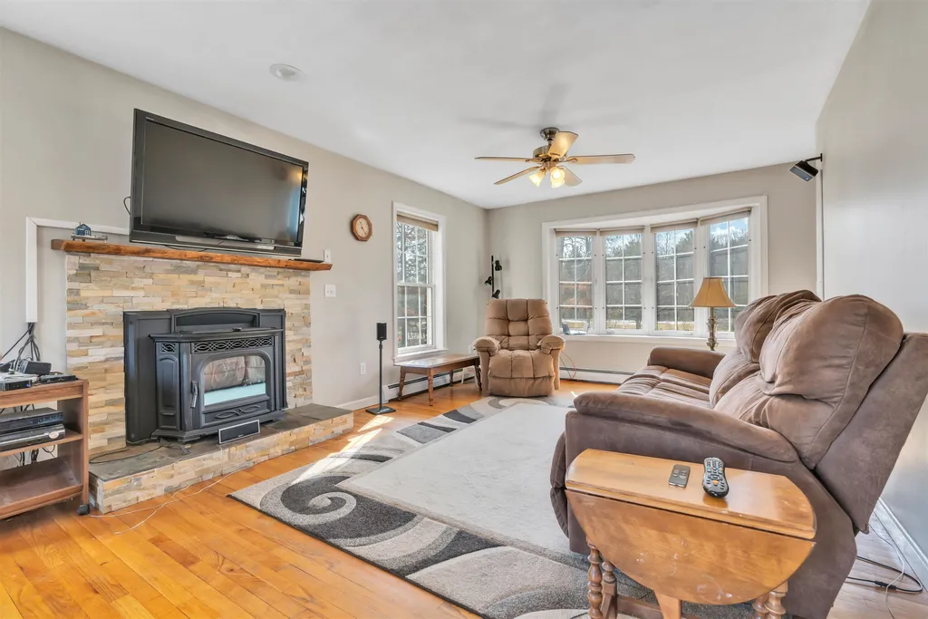 38 Brittany Lane Barrington NH 03825