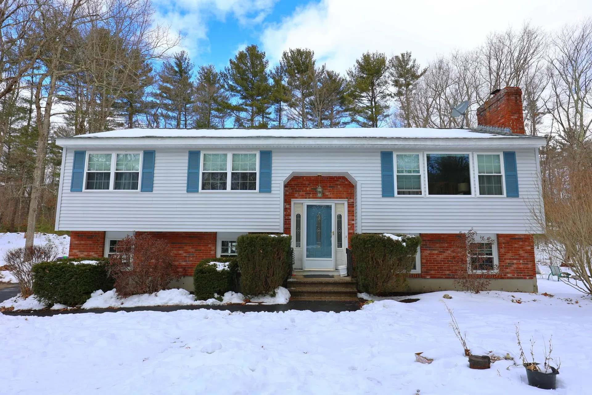 4 Oak Drive Londonderry NH 03053