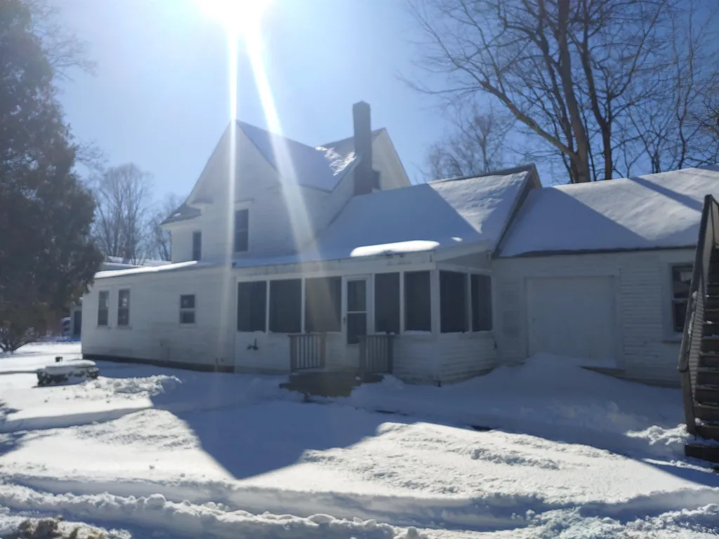 12 Bartlett Street Kingston NH 03848