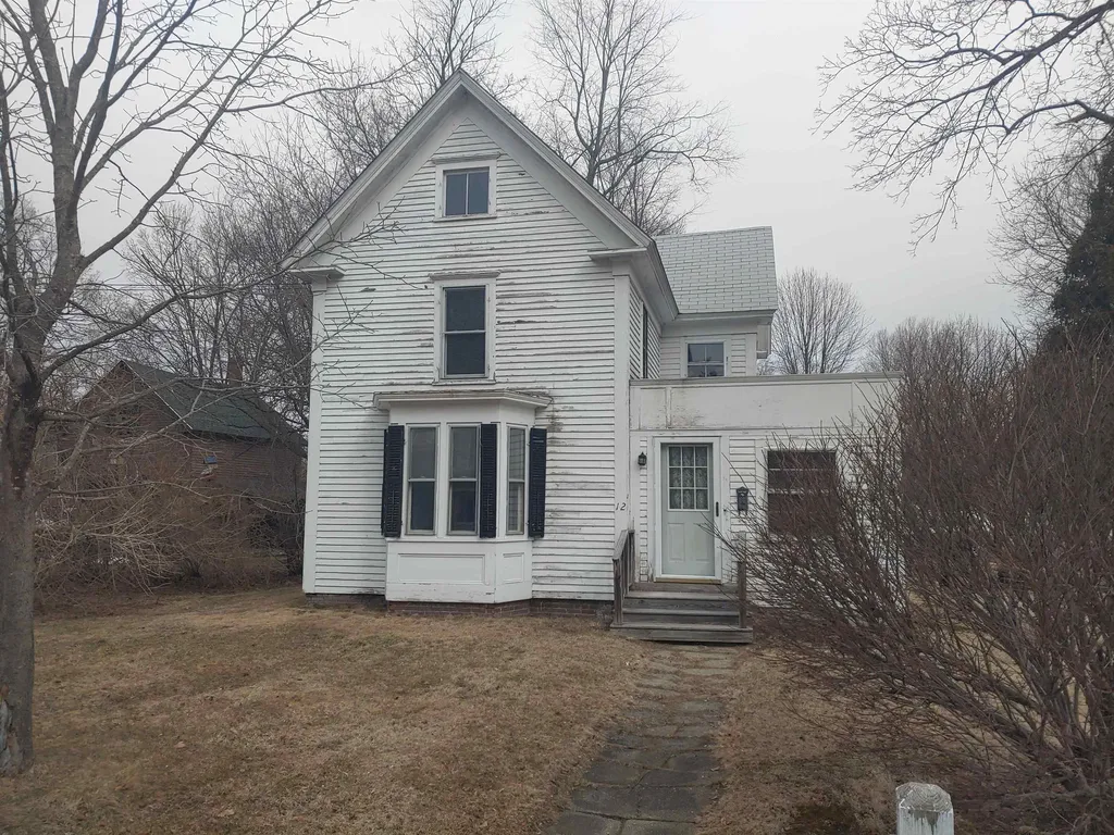 12 Bartlett Street Kingston NH 03848