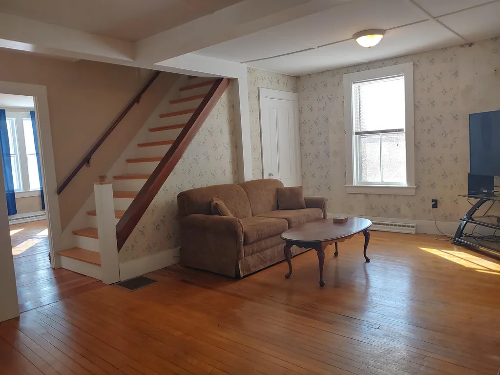 12 Bartlett Street Kingston NH 03848