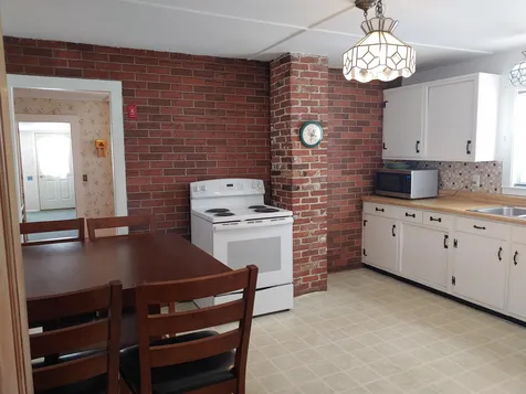 12 Bartlett Street Kingston NH 03848