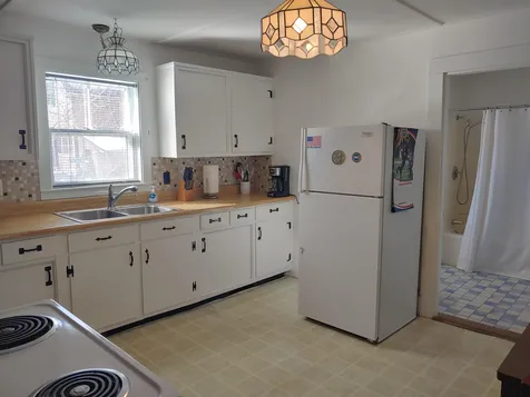 12 Bartlett Street Kingston NH 03848