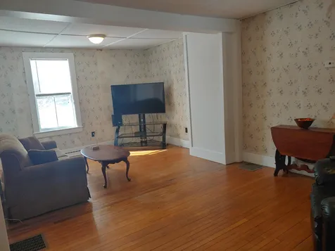 12 Bartlett Street Kingston NH 03848