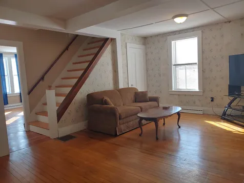 12 Bartlett Street Kingston NH 03848