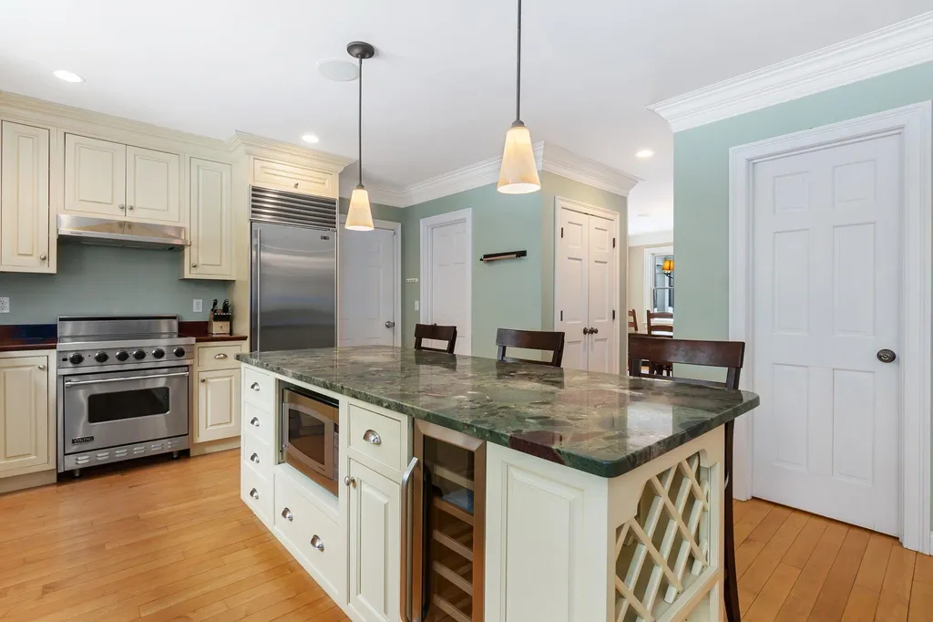 25 Woodman Road South Hampton NH 03827