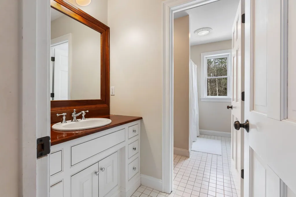 25 Woodman Road South Hampton NH 03827