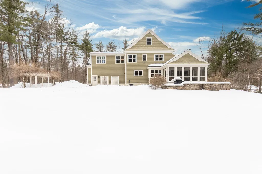 25 Woodman Road South Hampton NH 03827