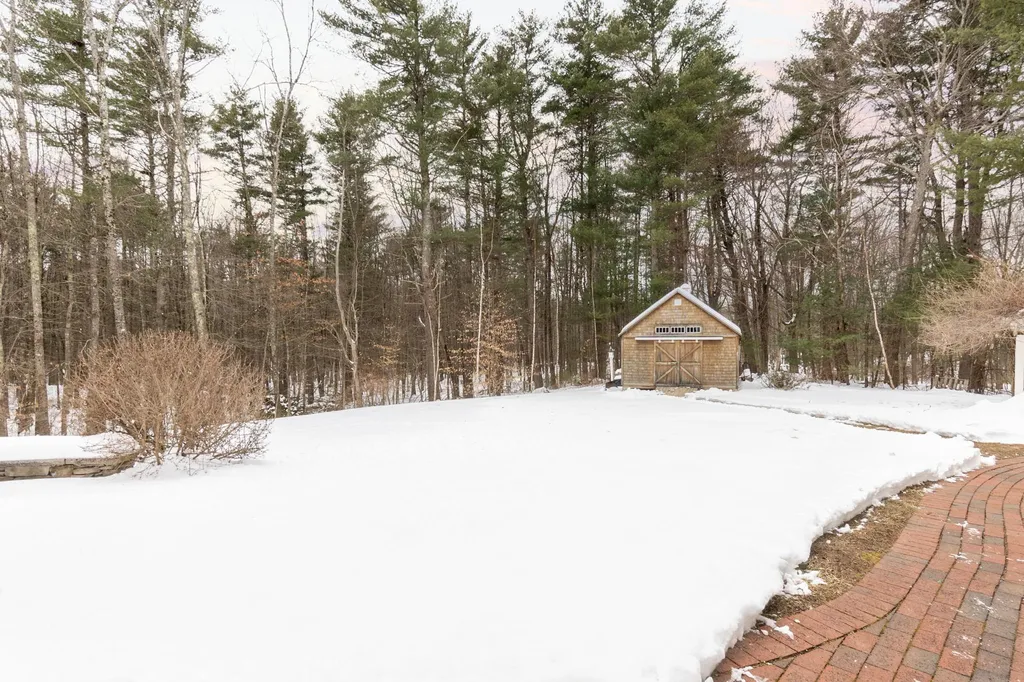 25 Woodman Road South Hampton NH 03827